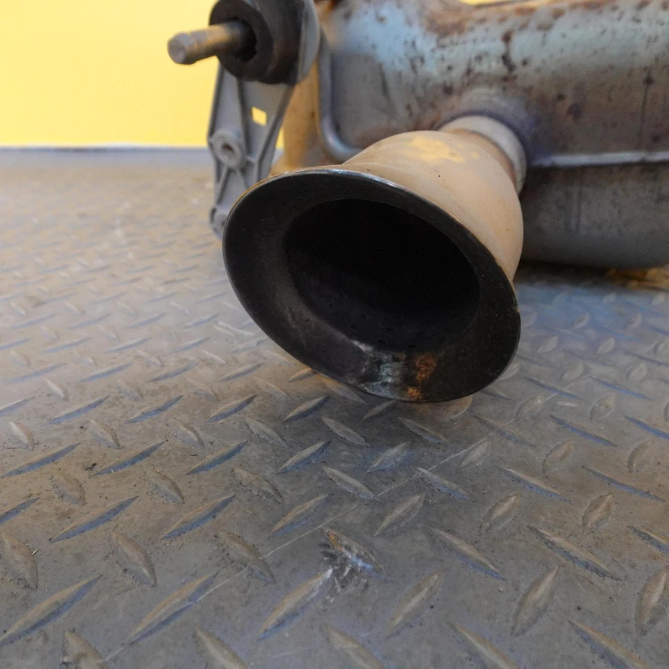 Chevrolet Traverse 2018-2023 tracción trasera lado izquierdo tubo de escape silenciador fabricante original Foto 3 de 4