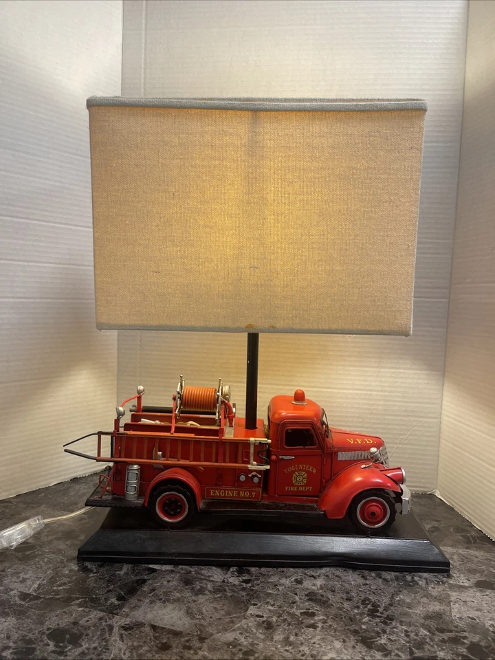 Lámpara de camión de bomberos Pottery Barn Kids de hojalata RARA Foto 3 de 4