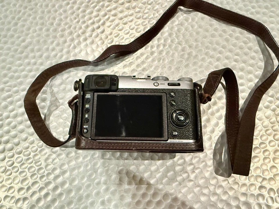 Fujifilm x100t Mirrorless Camera with a 24.2 MP APS-C CMOS - image 3 of 3
