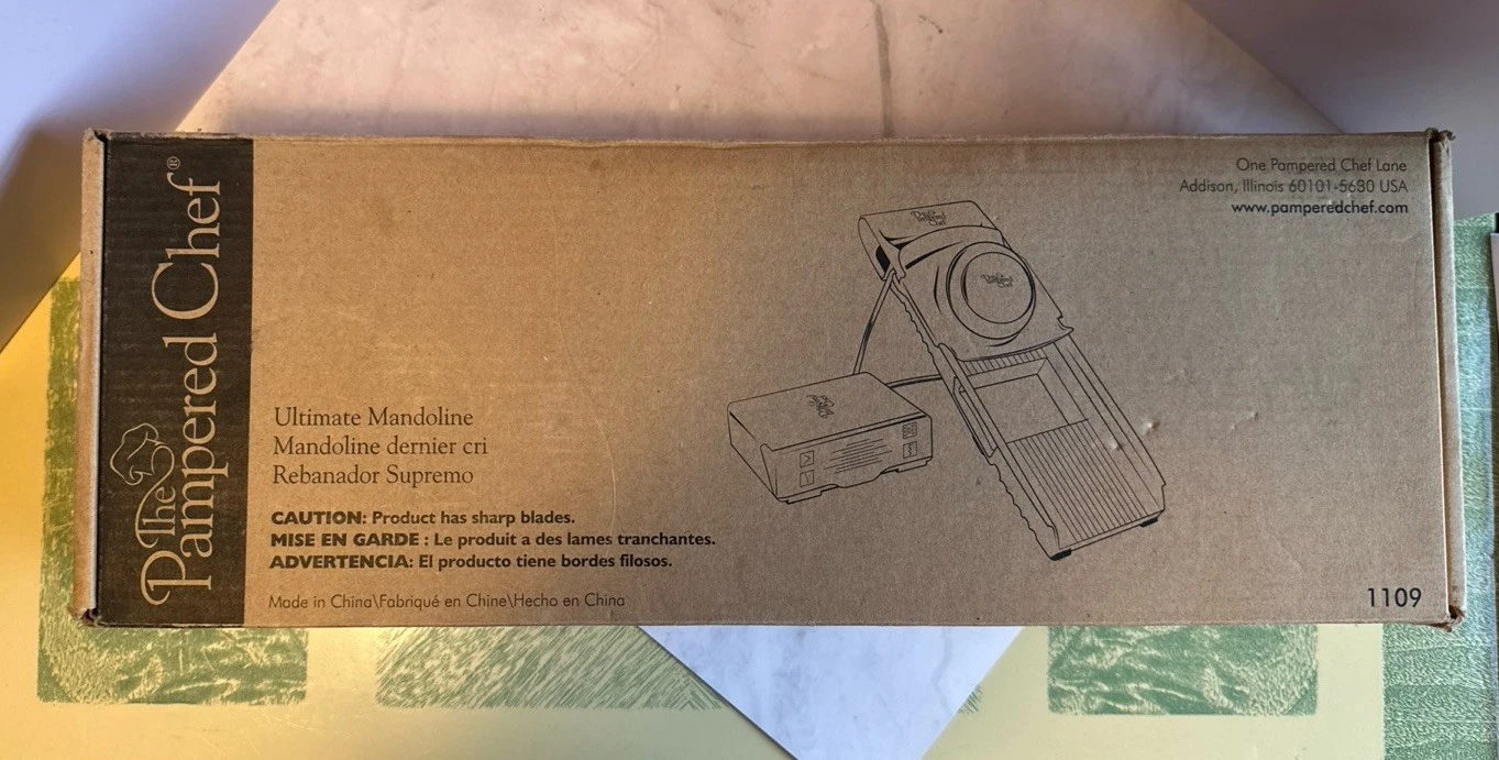 PAMPERED CHEF - ULTIMATE MANDOLINE; Slicer Complete 4 Blades 1109 EUC BS