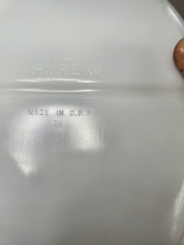 Vintage Pyrex Town & Country Pattern 1.5 Qt Split Casserole Serving Dish w Lid - Picture 6 of 7