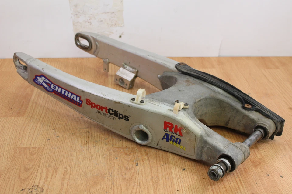 Yamaha YZ250F 2006 basculante/brazo trasero Foto 3 de 4