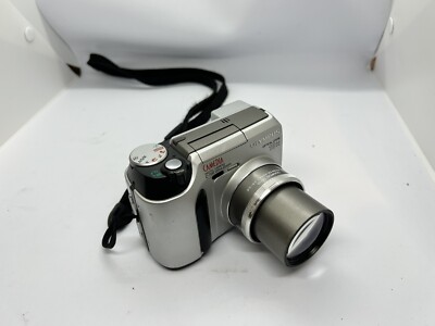Olympus CAMEDIA C-700 Ultra Zoom 2.1MP Digital Camera - silvers
