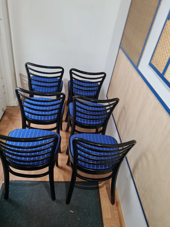 6 Thonet 140 P , Bugholz aus Buche schwarz gebeizt, gepolstert - Bild 4 von 4