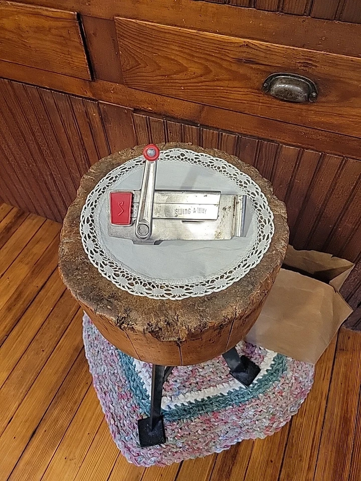 Vintage Swing Away Wall Mounted Can Opener (wall mount missing) - Image 2 of 3