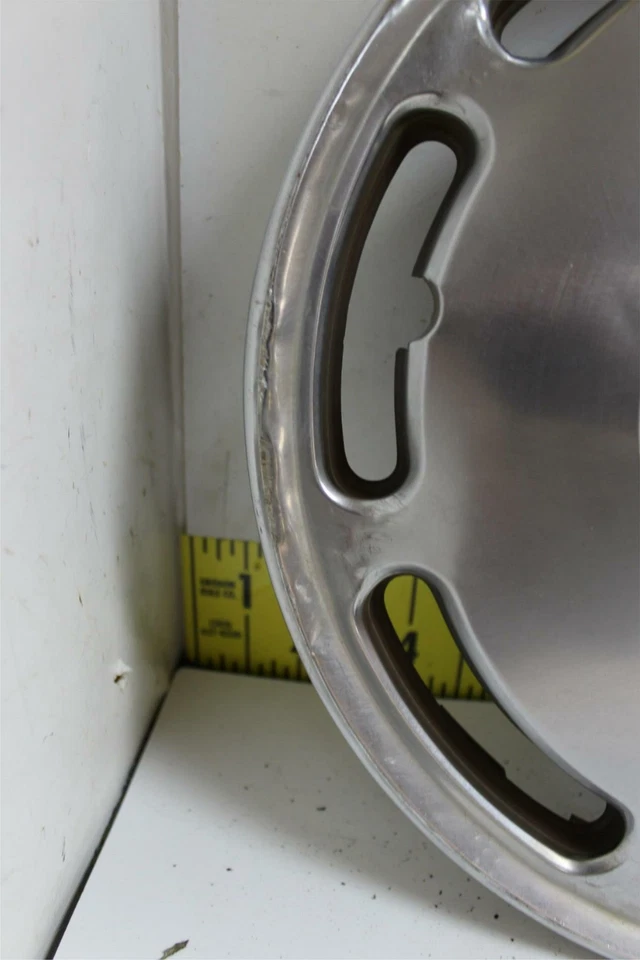 Tampas de cubo usadas OEM Mopar 14" 1984-1985 Dodge Daytona (2869) - Imagem 3 de 4