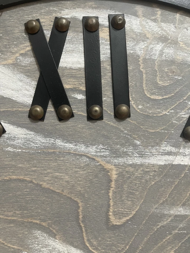 Reloj de Pared Wayland Jackson 23 1/2" Redondo Madera Envejecida Pesada, Negro y Gris Foto 4 de 4