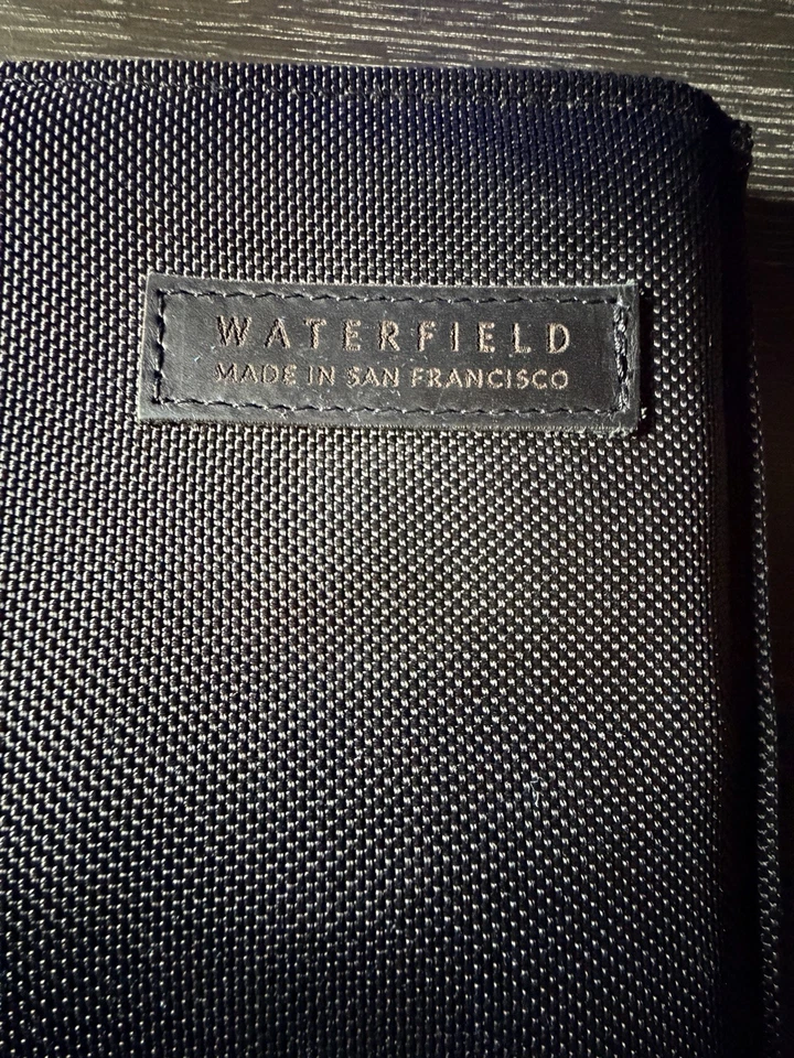 Funda organizadora Waterfield Designs Tech Folio - 13” - Negra - iPad, Laptop Foto 4 de 4