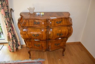 ma60# Aus Nachlass: Sekretär Holz mit Intarsien mit Inhalt Kleidung