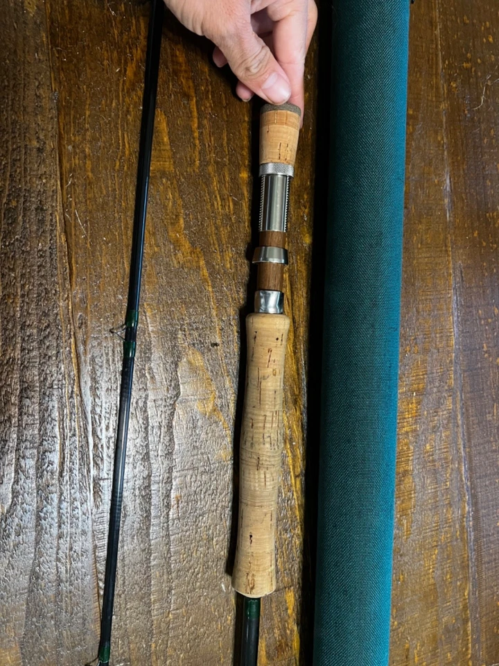 Nice Cabelas Traditional Fish Eagle 9ft 2 Piece 8 WT Fly Rod With Case - Image 4 of 4