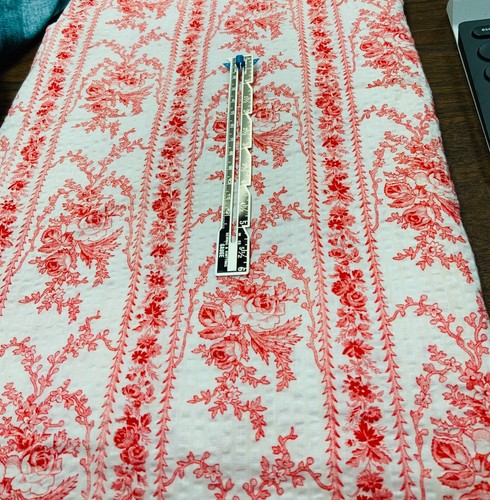 BEAUTIFUL VINTAGE SEERSUCKER ROSES TRELLIS COTTON FABRIC 2 YD X 39”