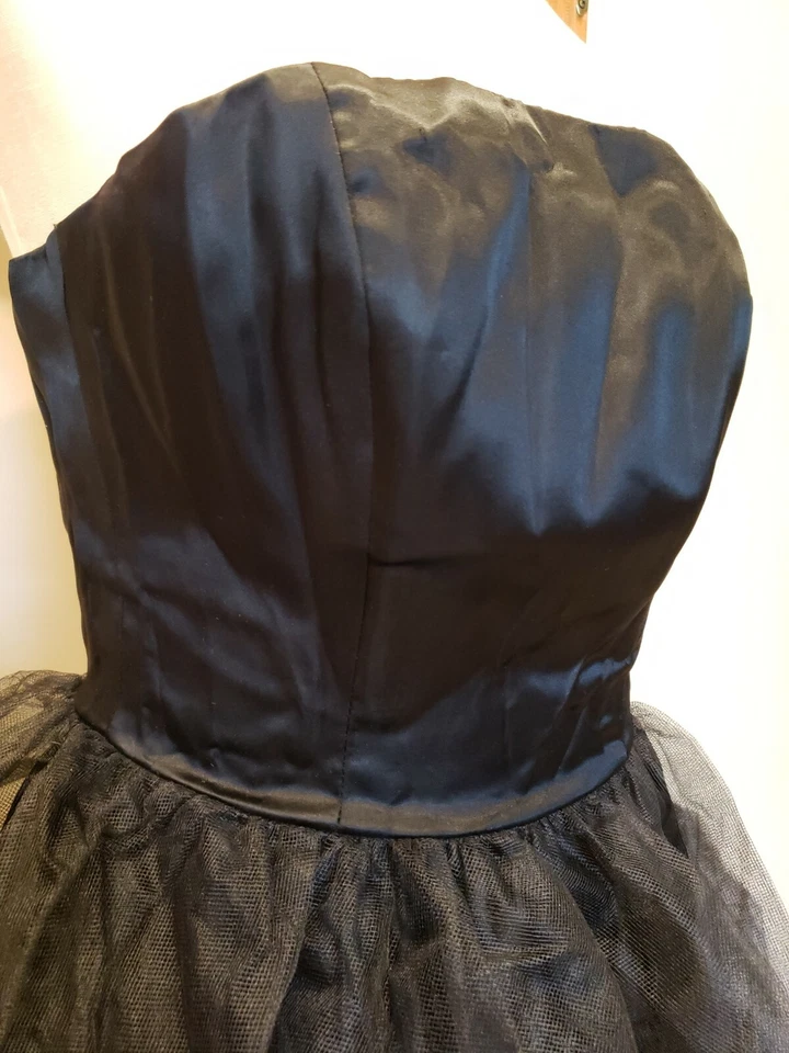 Vestido tutú vintage sin tirantes negro satinado Scarlett Nite Foto 2 de 4
