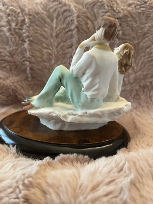 Serie VALENTINO by Miriam Vintage Figurine Young Lovers On Rock