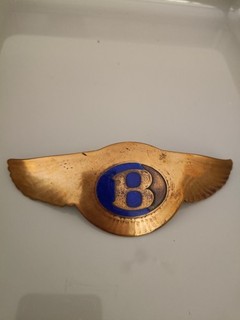 Stemma distintivo radiatore Bentley smaltato vintage anni '20 circa