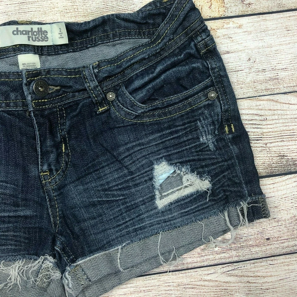 Pantalones cortos de mezclilla Charlotte Russe desgastados con puños talla 2 elásticos para mujer Y9 Foto 3 de 4