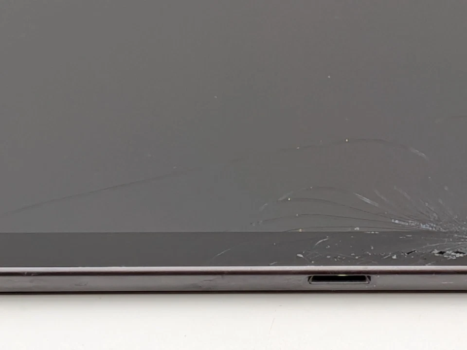 Tablet Microsoft Surface Pro 9 13" Core i5 8GB 256GB solamente | Pantalla agrietada Foto 3 de 4