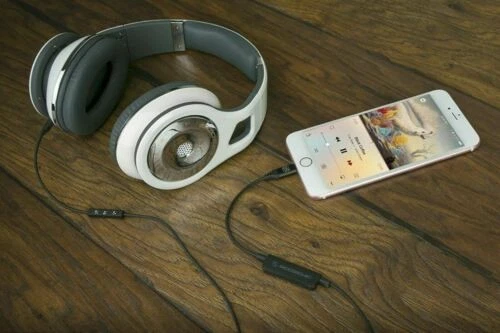 Scosche I3AAC Strikeline 3.5mm Stereo Cable w/Controls for iPhone 7+/6+/6S/5 - Image 2 of 3