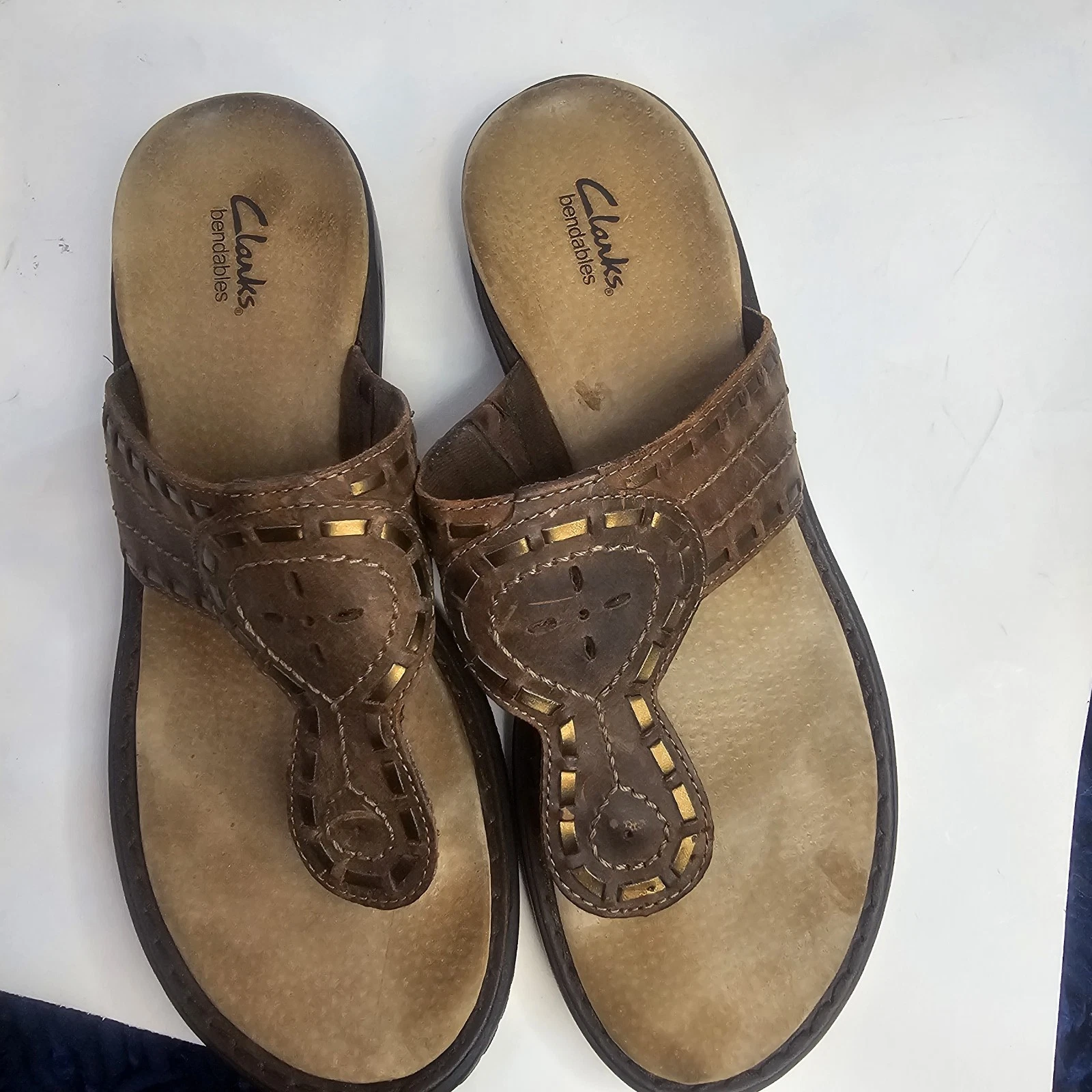 Sandali Clarks Bendables in pelle con zeppa marrone taglia 9 5 M comfort da spiaggia S0124