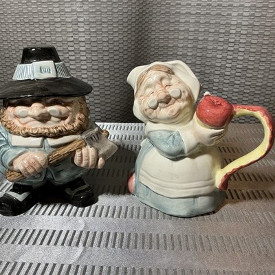 1990 Fitz & Floyd Ceramic Creamer & Sugar Set 2pc Pilgrims Thanksgiving