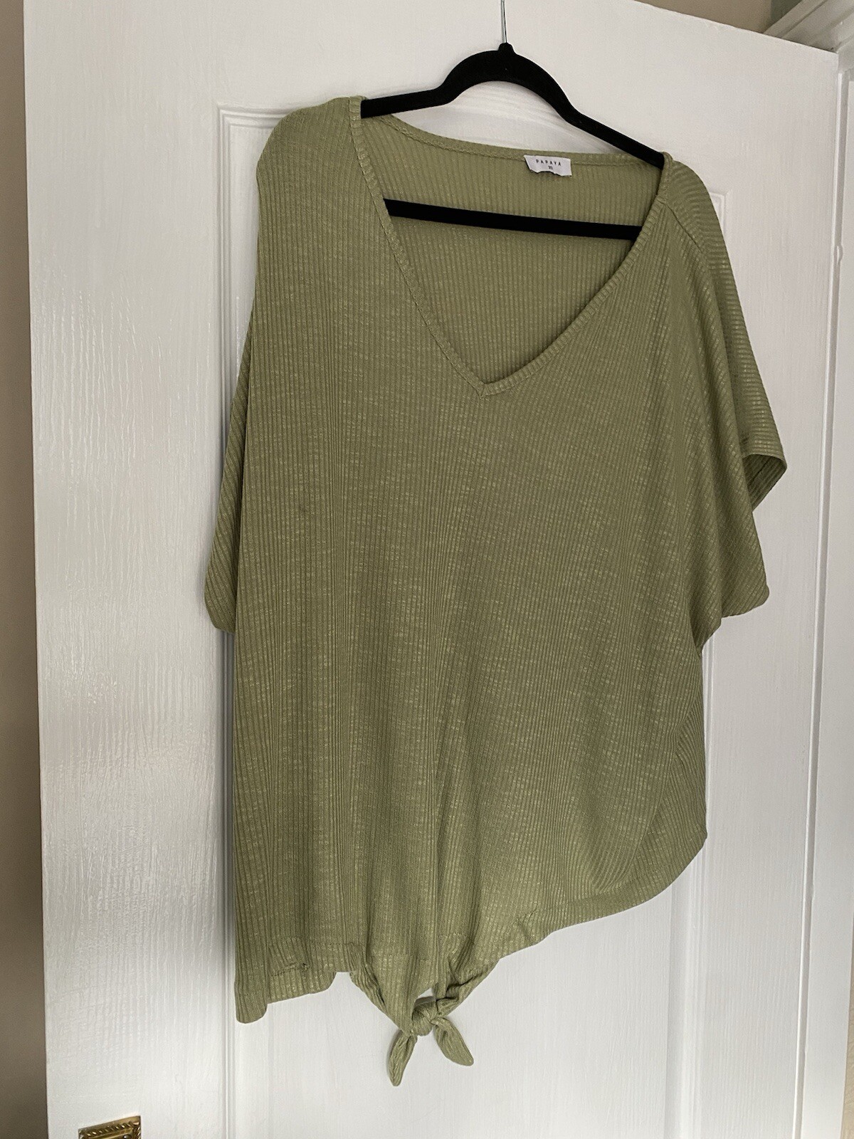 Papaya Leaf Green T-shirt Size 20