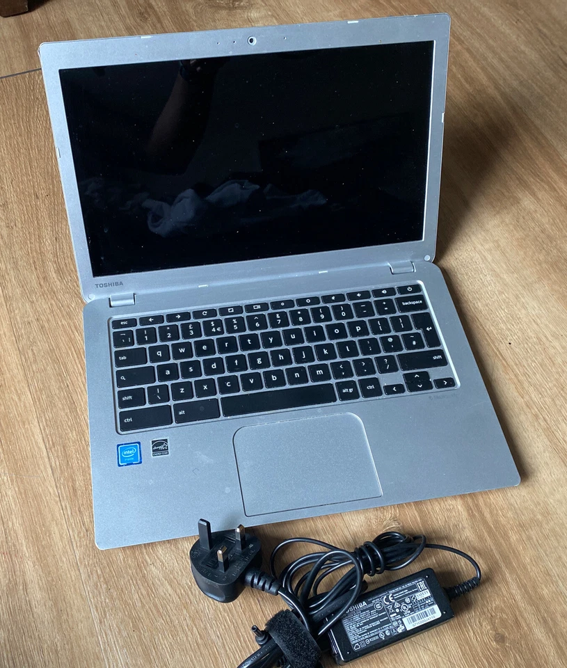 Toshiba CB30-B-103 13.3" (16GB, Intel Celeron, 2.16GHz, 2GB) Chromebook - Silver - Image 2 of 4