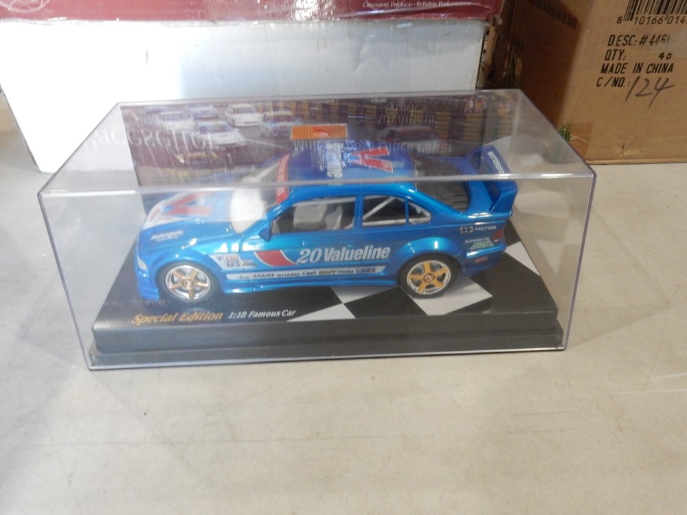 MCT 1.18 FAMOUS CARS  BMW  RACE CAR  WITH CASE  PLASTIC