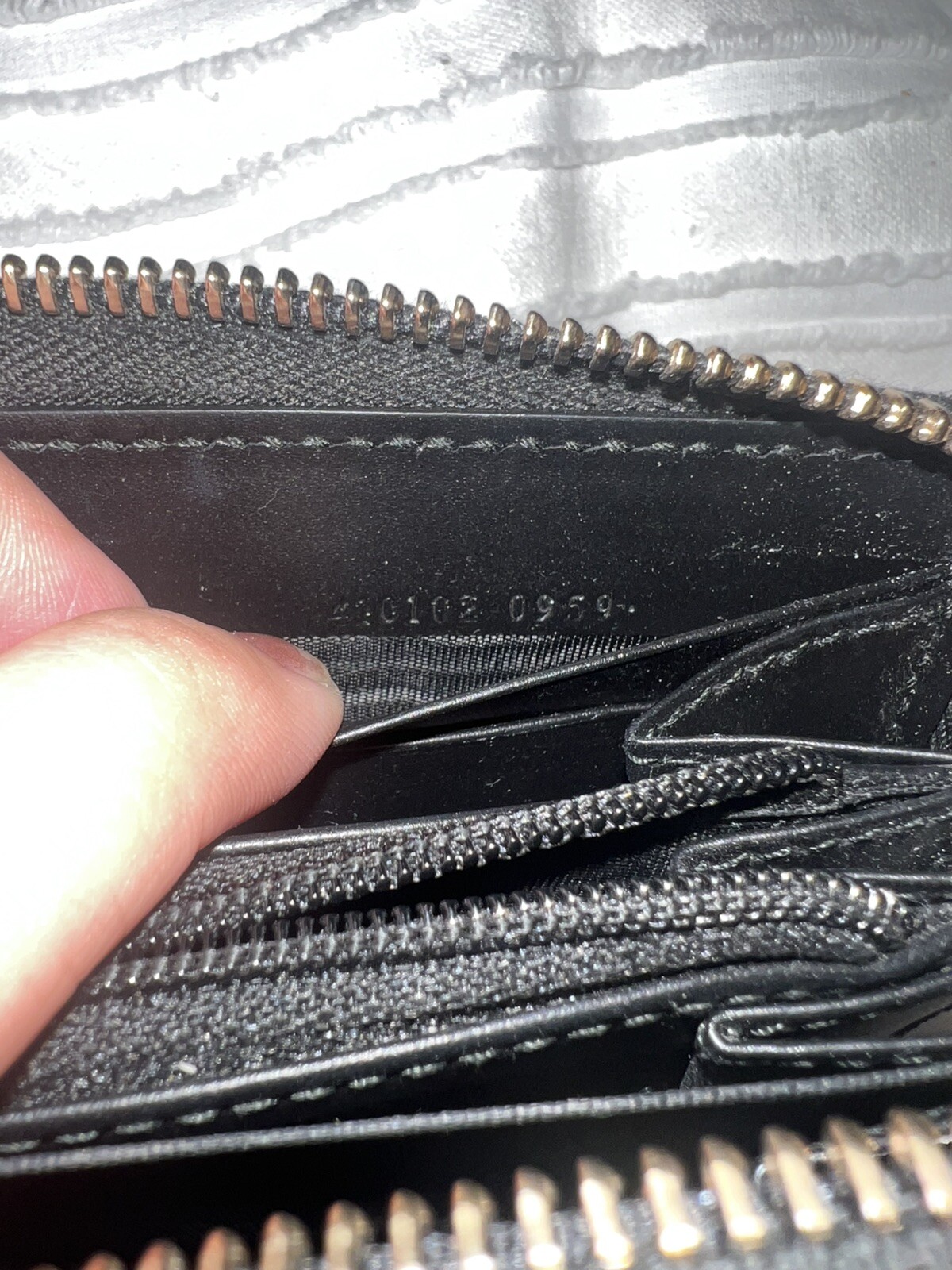 Authentic Gucci  GG Guccissima Black Zippy Large Organizer Wallet - Bee (Rare) image 4