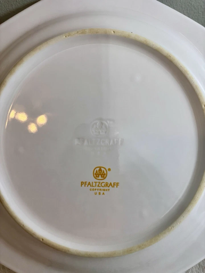 VTG Phaltzgraff Christmas Heritage 10” Dinner Plates. Set Of 8. - Image 4 of 4
