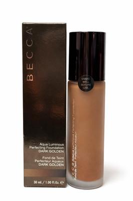 BECCA AQUA LUMINOUS PERFECTING FOUNDATION IN SHADE DARK GOLDEN 1 OZ BOXED