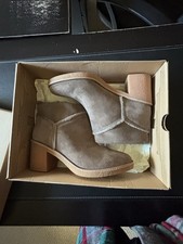 UGG Boots - Size 9.5 W Kasen Style