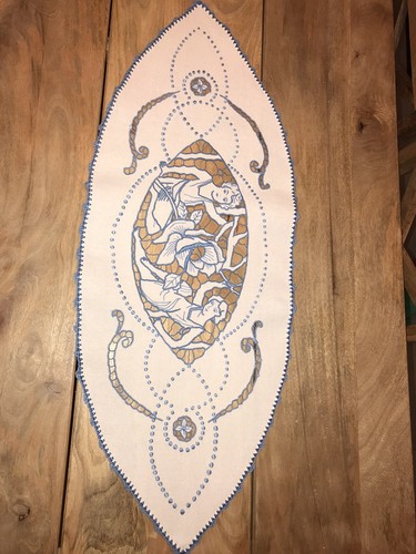 Runner Intaglio fatto a mano con Putti Su Tessuto Di Georgette Puro Cotone - Foto 5 di 16