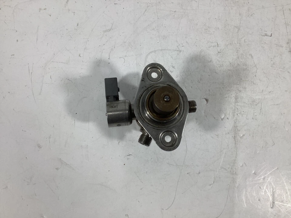 BMW X5 E70 2007-2013 bomba de combustible de alta presión 7595339 OEM. Foto 4 de 4