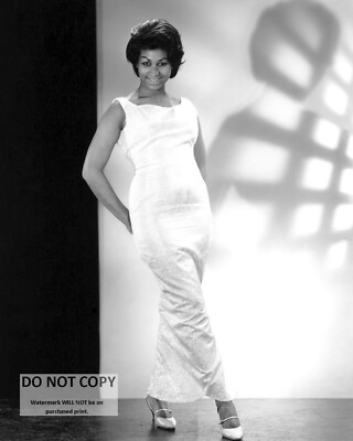 ARETHA FRANKLIN ''THE QUEEN OF SOUL'' - 8X10 PUBLICITY PHOTO (AZ-590)