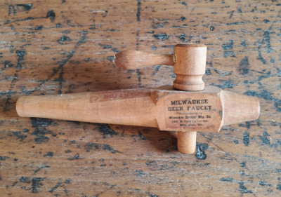VTG Wooden Milwaukee Beer Faucet - Original Paper Labels - Great Condition 7''