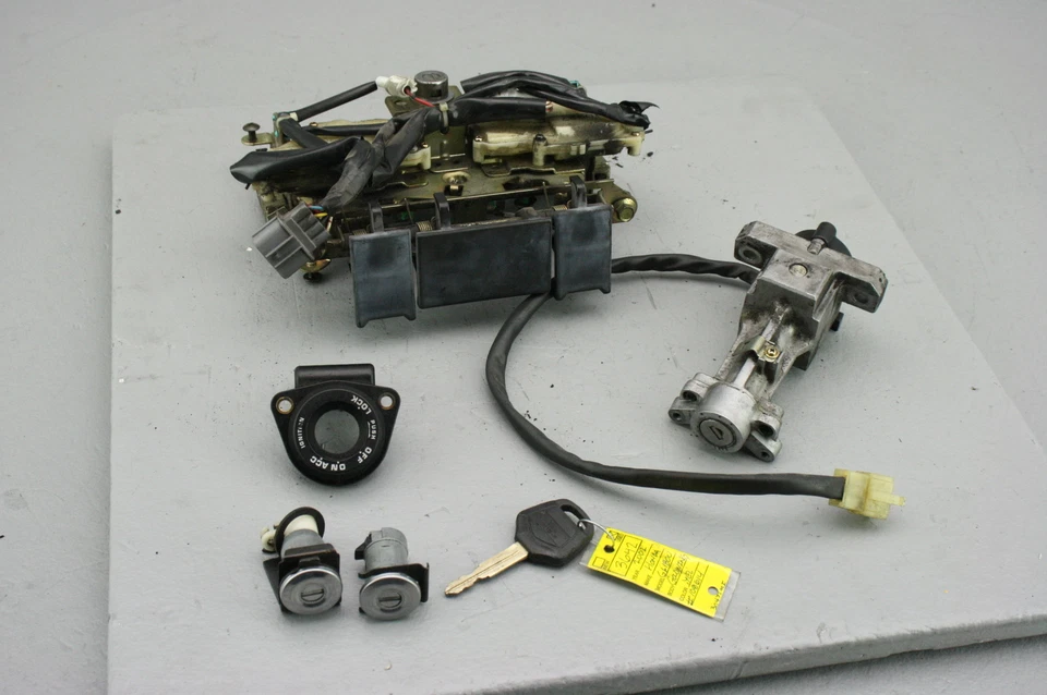 2002 年本田 Goldwing GL1800 锁套装和钥匙 IGNITION 开关卡车闩锁组件 — 第 2/4 张图片