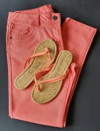 Pantalones de mezclilla ajustados coral (naranja) George para mujer/niña - Reino Unido 12 y sandalias Reino Unido 5 - Imagen 3 de 6