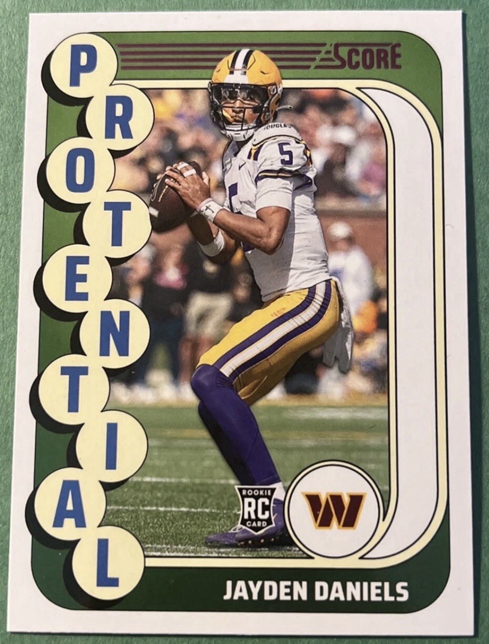 2024 Score - Protential Jayden Daniels #3 Pink (RC)