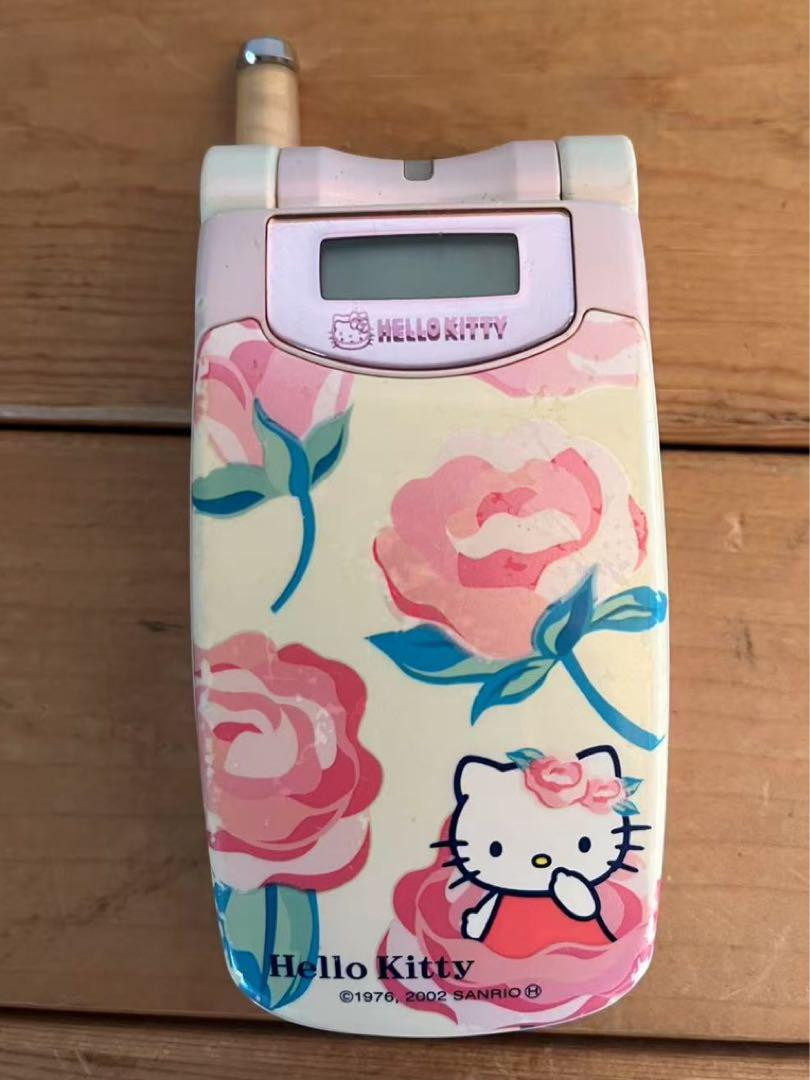HELLO KITTY A3014S 携帯電話 Rare Au A3014S Hello Kitty Collaboration Model Flip Phone Heisei