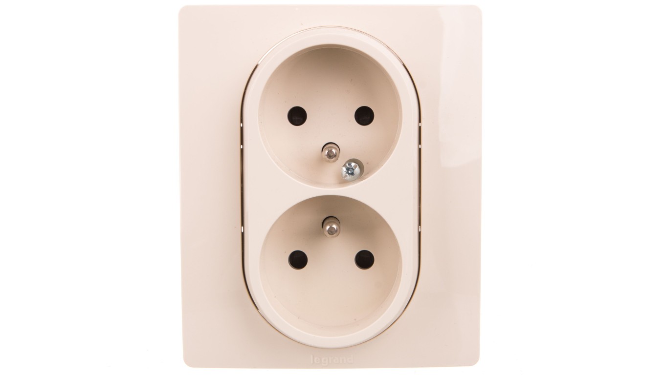 Double Socket With/U Compact 16A 250Vz NILOE 764641
