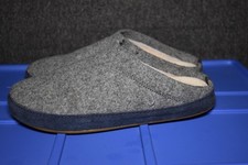 Olukai Hamani Hulu Men s Size 10 Gray/Navy Slippers Real Sheep Fur Good
