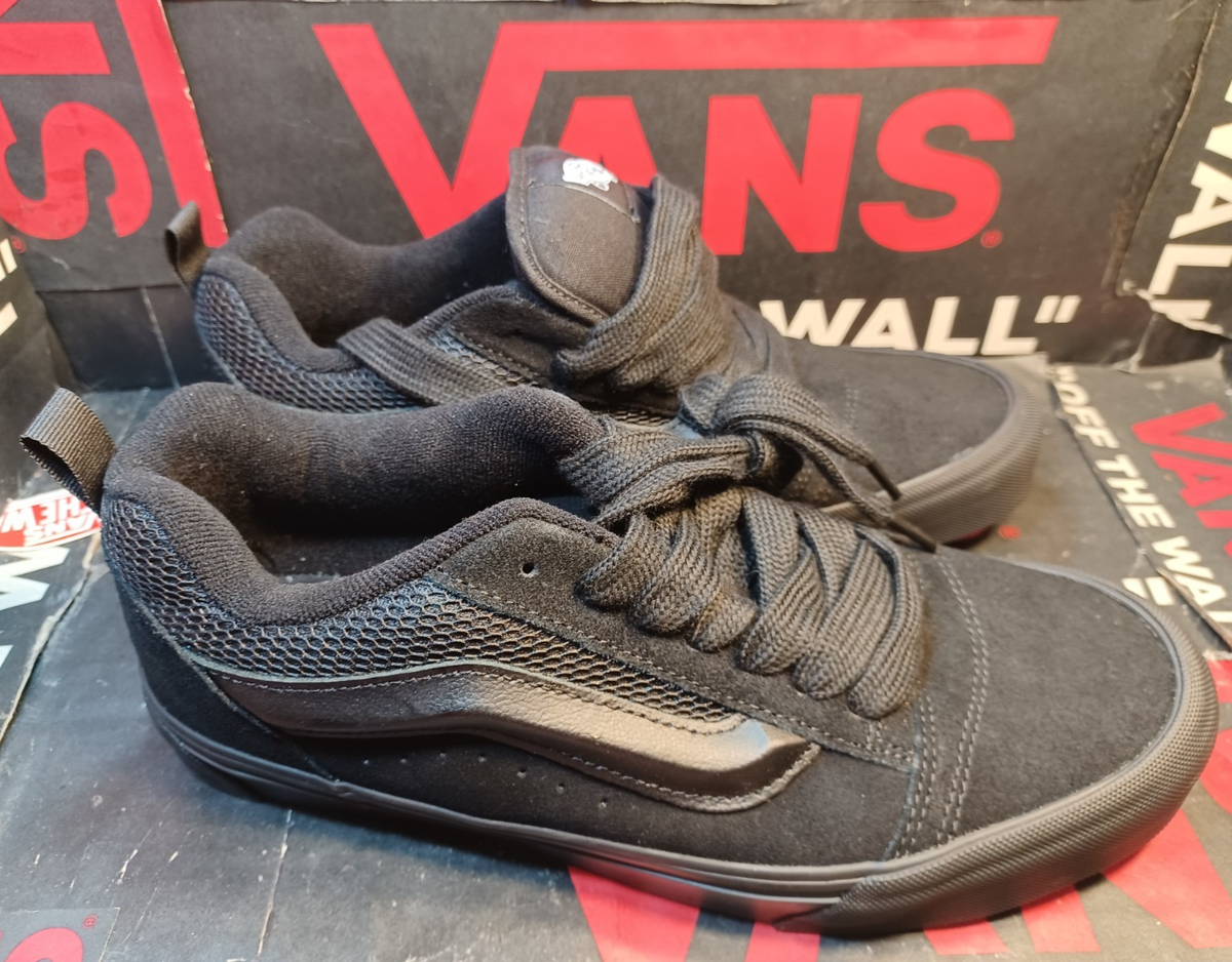 Vans Men's 9/Women's 10.5 Knu Skool Triple Black/Black