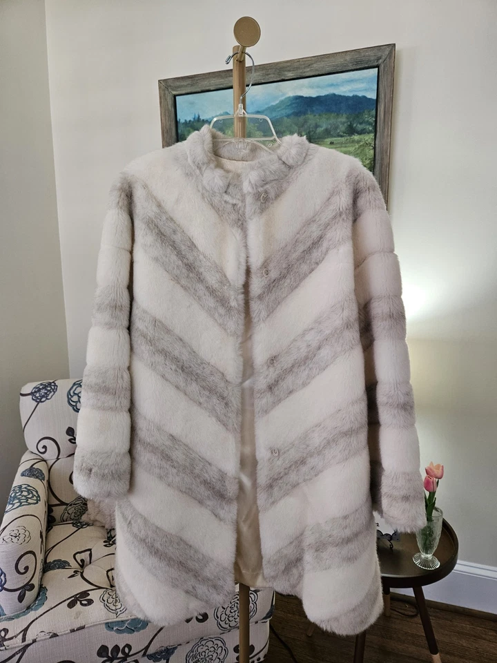 Vintage Central Park Zoo Cream and Gray Faux Mink Jacket Sz Sm - Image 2 of 4