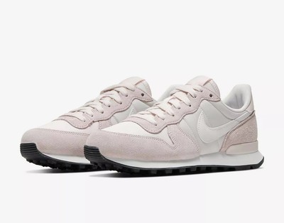 nike internationalist light pink
