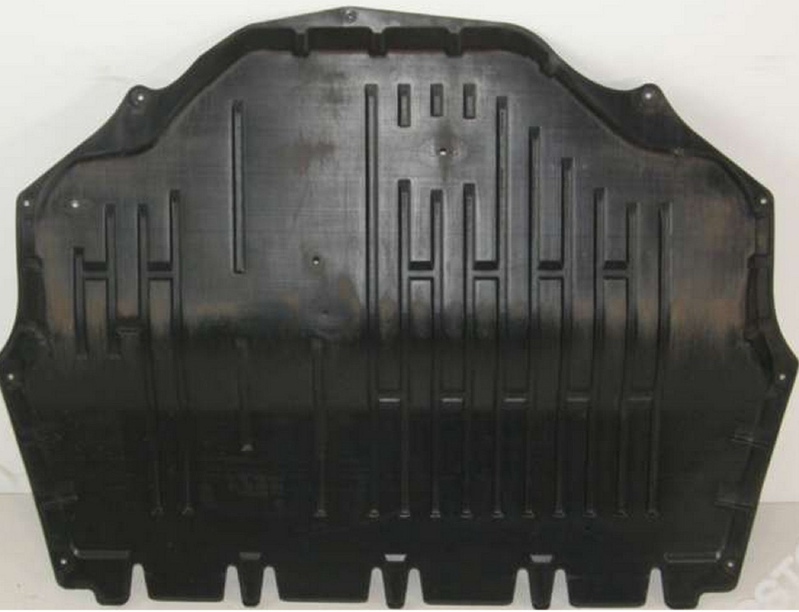 Cache sous moteur Seat et VW Polo pour réparer un carénage cassé ou manquant
