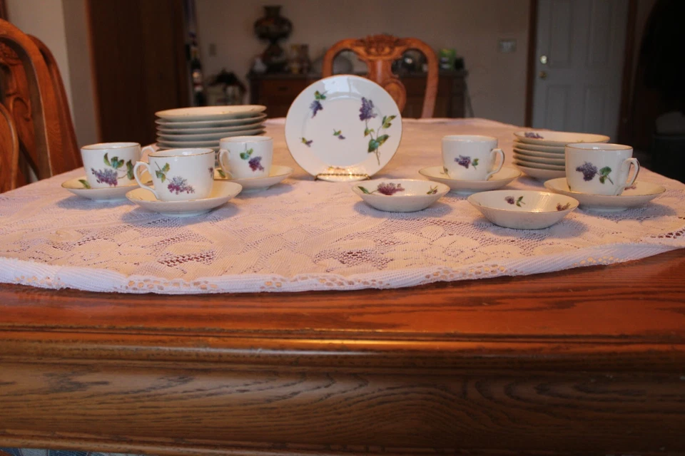 Vajilla antigua de porcelana Haviland CFH/GDM agrupación 28 piezas patrón lila Foto 2 de 4