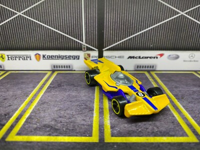 HOT WHEELS DHN88 FORMULA FLASHBACK YELLOW F1 RACING 1:64 NEUWERTIG 43