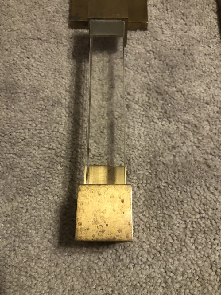 Conjunto de 2 luzes de parede vintage estilo meados do século latão e Lucite vaidade - Imagem 2 de 4