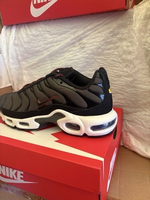 Nike Air Max Plus Black/White Low Top Lace-Up Cushioned Sneaker Men's