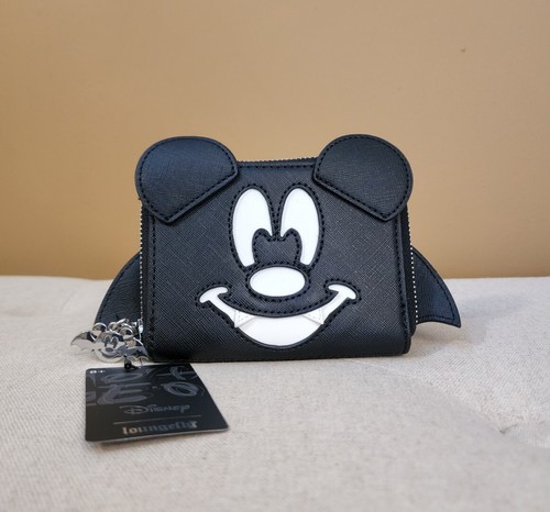 Cartera Loungefly Disney Totally Batty Mickey Mouse Murciélago Cremallera Brilla en la Oscuridad NUEVA - Imagen 12 de 12
