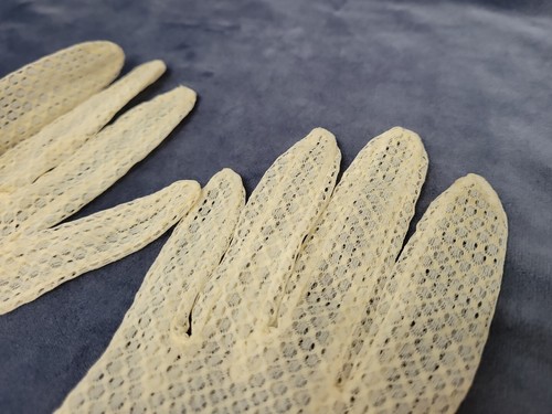 Guantes de encaje antiguos de marfil vintage de la década de 1940 con volantes plisados talla pequeña 6 - Imagen 8 de 10